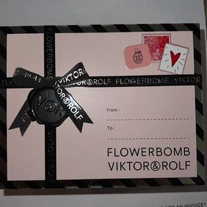 Victor& Rolf flowerbomb gift set